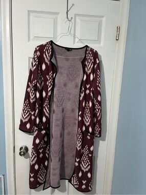 Antthony Burgundy and White Geometric Open-Front Cardigan